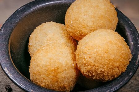 Сырные шарики с беконом