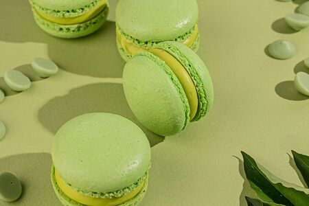 Макаронс фисташковый