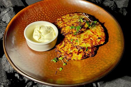 Драники с деревенской сметаной