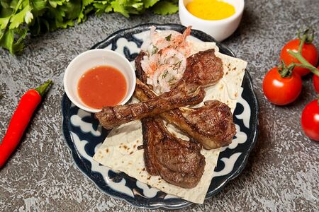 Баранина (корейка) на кости по-восточному