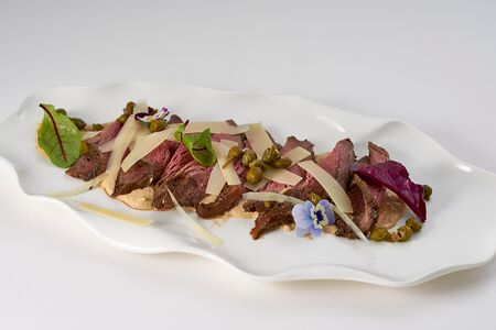 Вителло тоннато с соусом из тунца