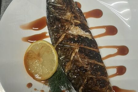 Скумбрия на мангале с пряными травами