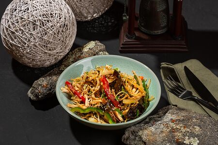 Куриное филе с древесными грибами