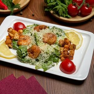Салат Цезарь с креветками