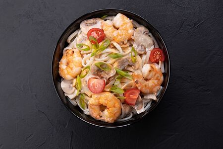 Удон с лососем