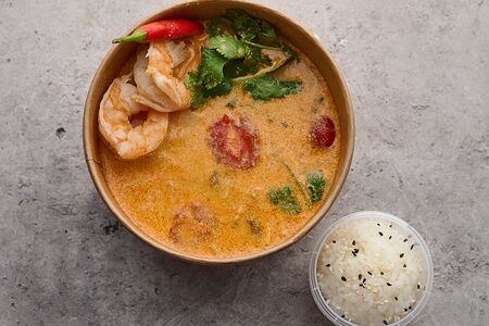 Том ям с морепродуктами