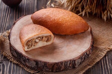 Пирожок капуста-яйцо