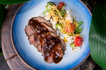 Говяжья вырезка с овощами вок