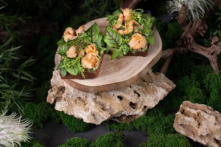 Сморреброд с креветками