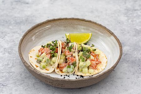 Тако с копченым лососем