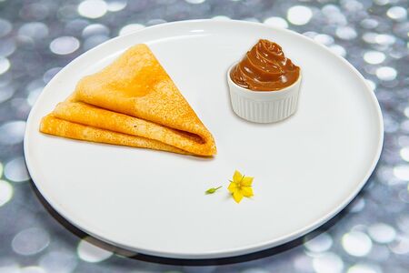 Блин с варёной сгущёнкой