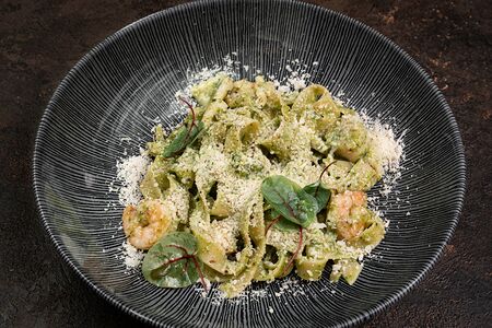 Феттуччине с морепродуктами в сливочном соусе