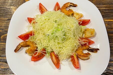 Салат Цезарь с креветками