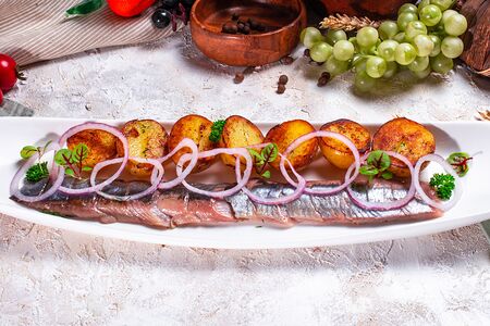 Сельдь с молодым картофелем