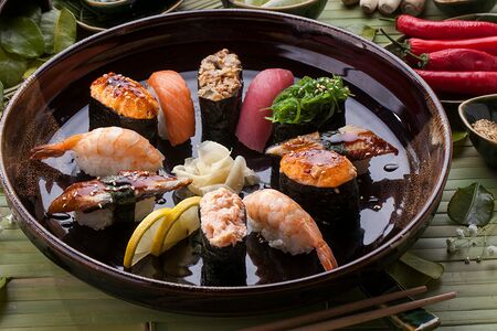 Запеченные суши Тунец