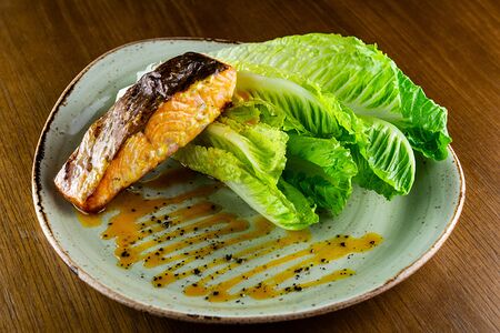 Филе лосося гриль с жареным салатом ромэйн и облепиховым соусом