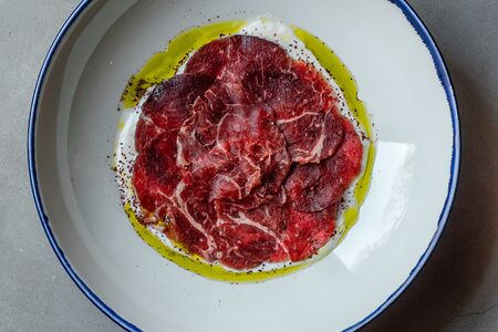 Карпаччо из говядины с тхиной