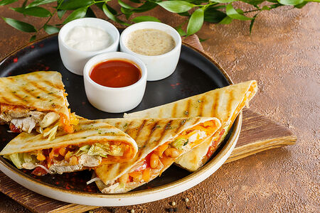 Кесадилья с курицей