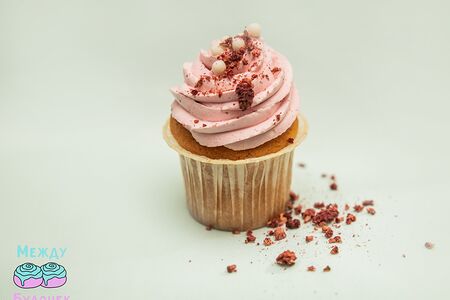 Капкейк с клубничным кремом Чиз