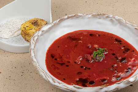 Борщ с битым картофелем и копченой сметаной