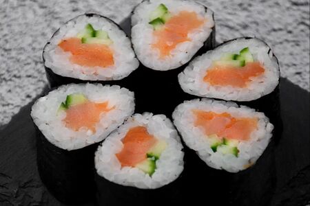 Ролл Саке копчёный маке