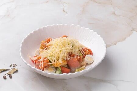 Салат Цезарь с семгой