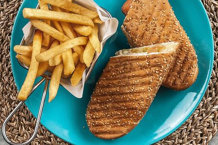 Сендвич семга-яйцо