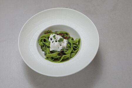 Феттуччине со страчателлой и вялеными томатами