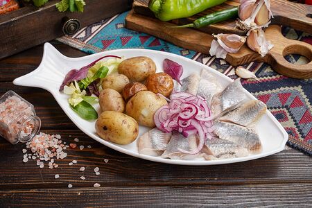 Сельдь с отварной картошкой