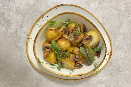 Беби картофель с грибами и луком