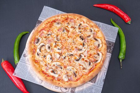 Пицца с ветчиной и грибами 30 см