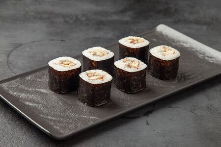 Ролл с угрем