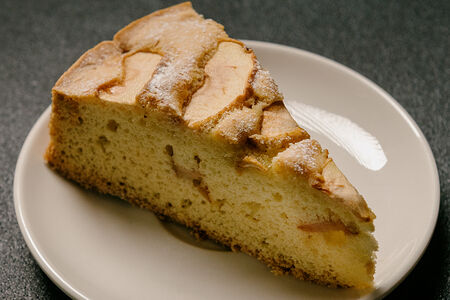 Шарлотка с яблоком