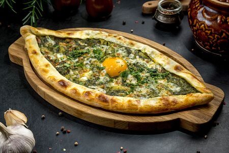 Пиде с овощами и яйцом