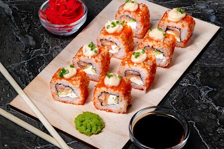 Ролл Медовый лосось