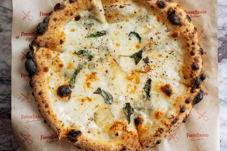 Пицца Четыре настоящих сыра