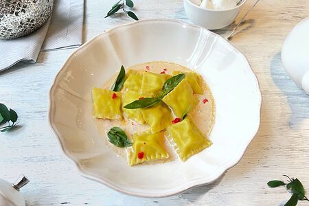 Равиоли с креветками в соусе том ям