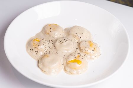 Равиоли с рикоттой и трюфельным соусом