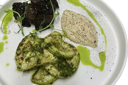 Д Говяжьи щёчки с сельдереем и цукини