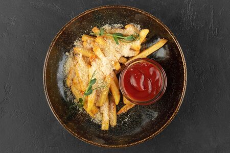 Картофель фри с кетчупом