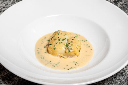 Палтус с соусом шампань