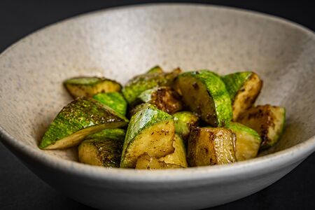 Кабачки, жаренные с чесноком и сванской солью