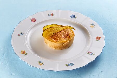 Тарт крем-брюле с грушей