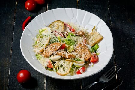 Салат Цезарь с курицей