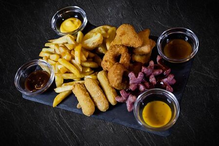 Большая тарелка на компанию