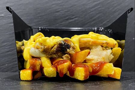 Сочный бокс с курицей гриль и соусом барбекю