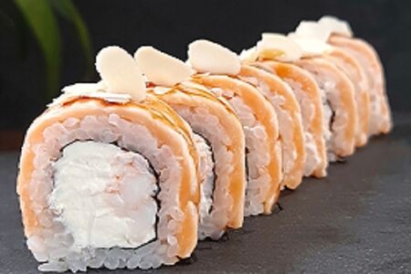 Ролл Оритсу с лососем и креветками