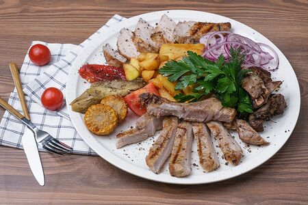 Мясное ассорти на гриле