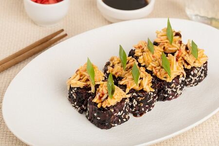 Запеченный ролл Черный краб