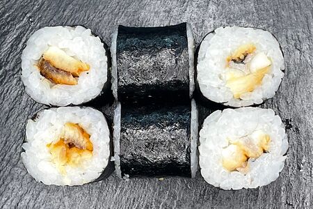 Мини-ролл с угрем